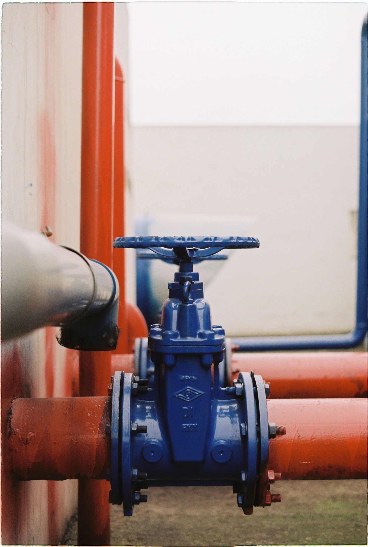 Fire protection main with gate valve
